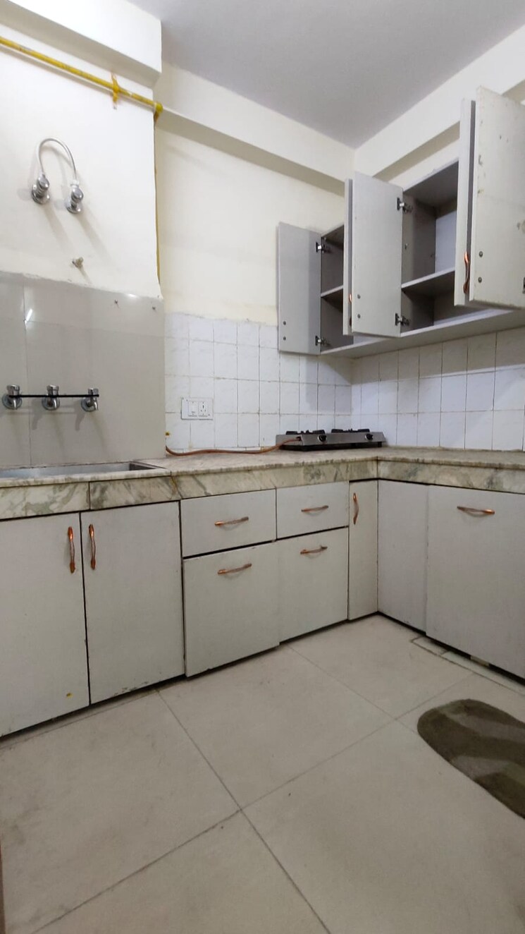 Kitchen, khirki extension 3 Bedroom 1200 Sq.Ft. Builder Floor In Khirki Extension Delhi 8907684