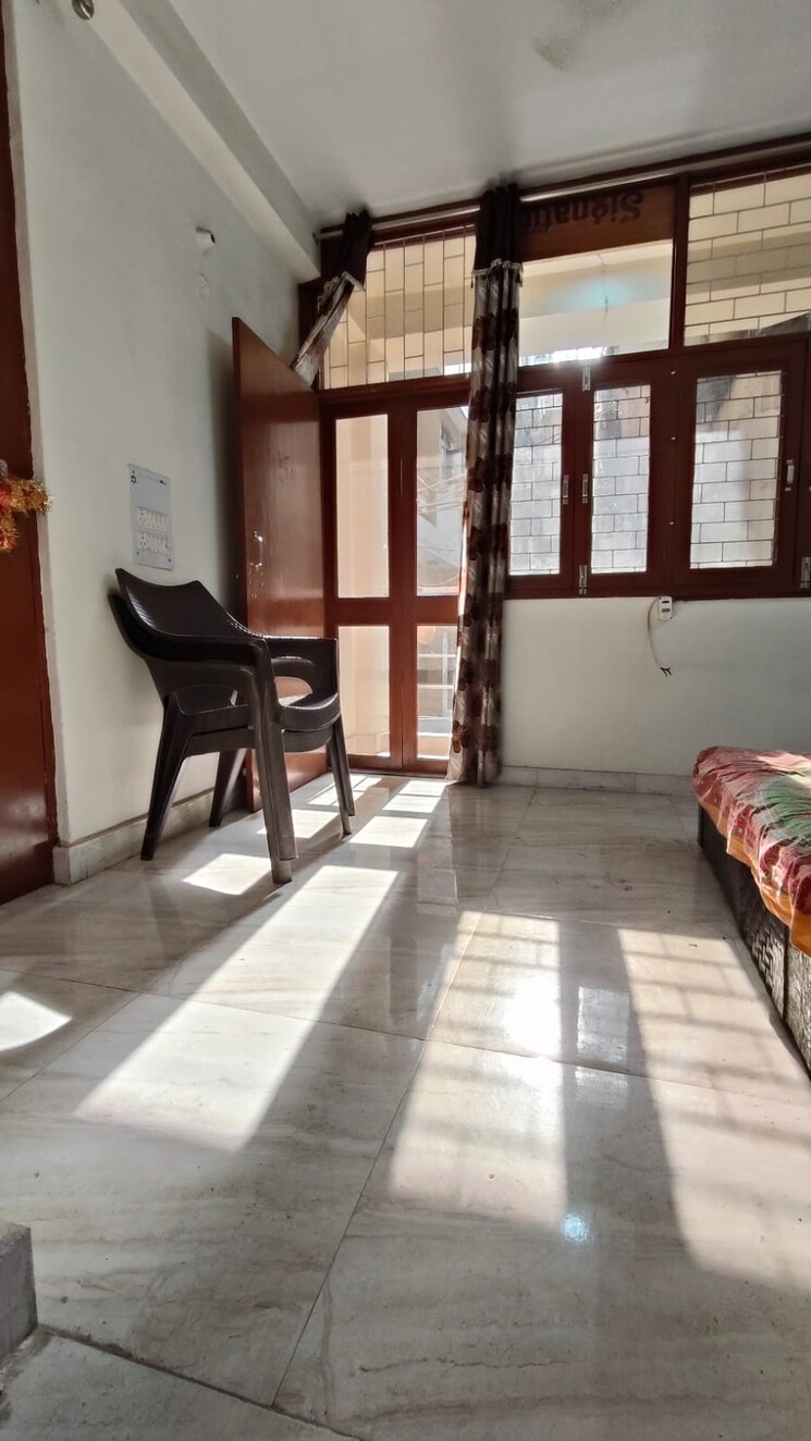  Parking, khirki extension 3 Bedroom 1200 Sq.Ft. Builder Floor In Khirki Extension Delhi 8907684