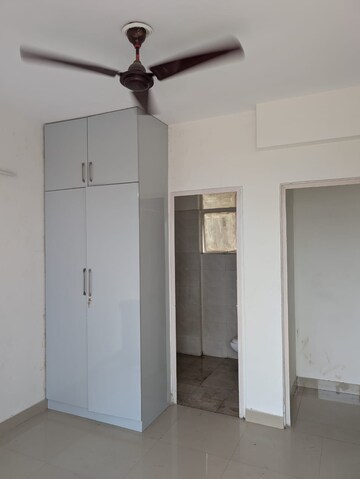 Room in 3 BHK Builder Floor at Laxmi Garden Gurgaon, Sector 10a – for Rent