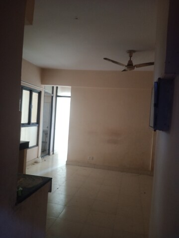 Room in 2 BHK Apartment at Origin Promoters Floridaa, Sector 82 – for Rent