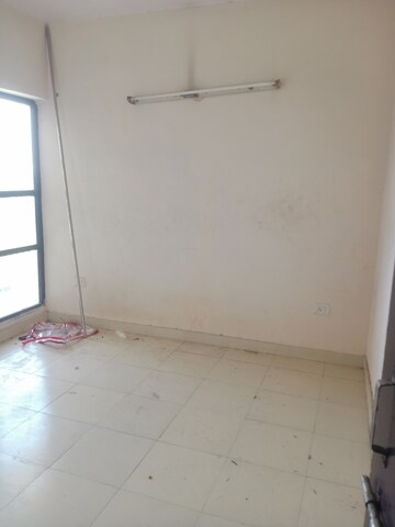 Room in 2 BHK Apartment at Origin Promoters Floridaa, Sector 82 – for Rent