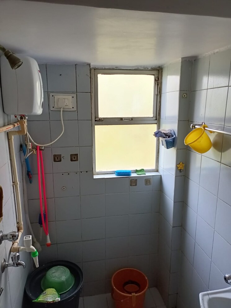 Bathroom, lok-upvan-apartment-phase-2 1 RK 345 Sq.Ft. Apartment In Vasant Vihar Thane 8907808