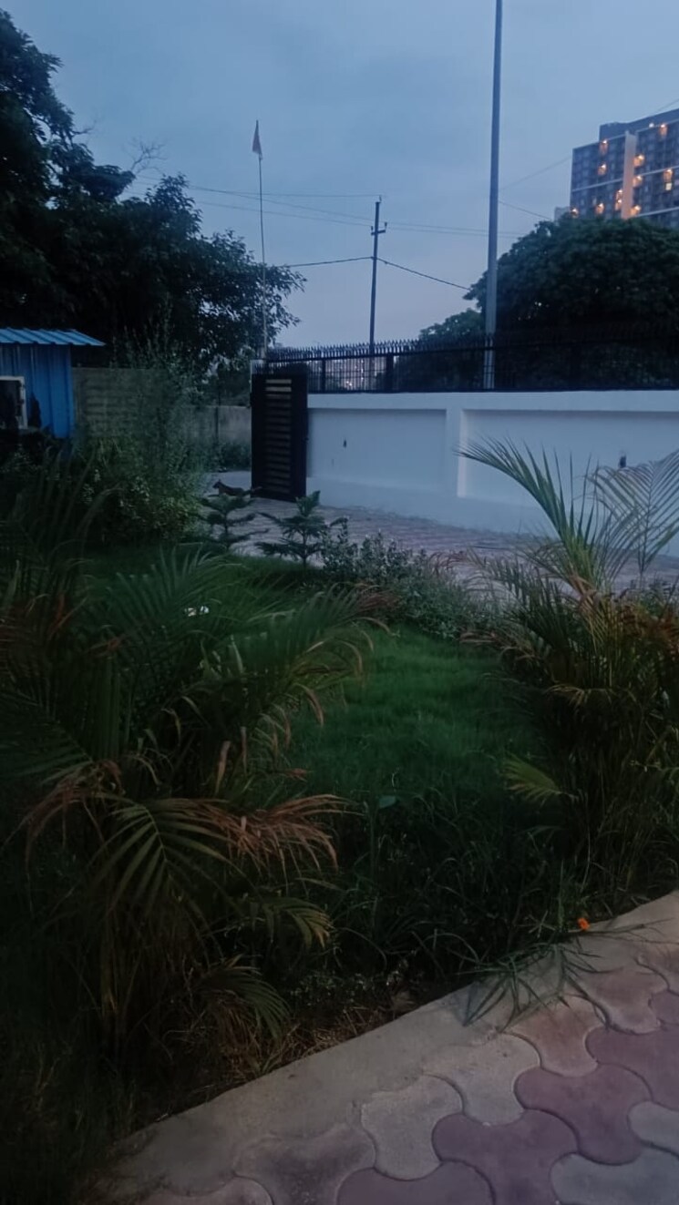 Garden, godrej-woods 3 Bedroom 3000 Sq.Ft. Villa In Sector 43 Noida 8907803