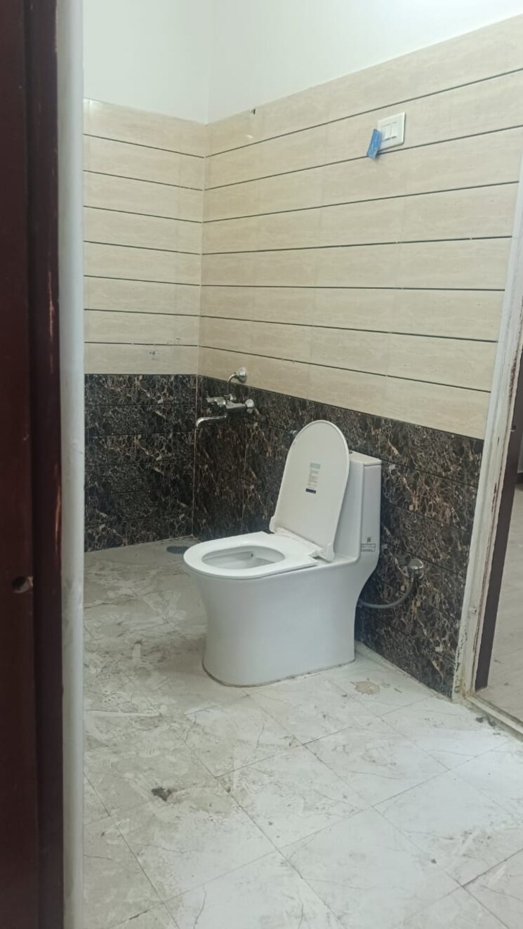 Bathroom, godrej-woods 3 Bedroom 3000 Sq.Ft. Villa In Sector 43 Noida 8907803