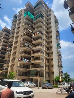 2 BHK Apartment For Sale in OP Floridaa, Sector 82