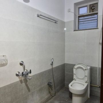 Attached Bathroom in 3 BHK Builder Floor at Kondapur – for Rent