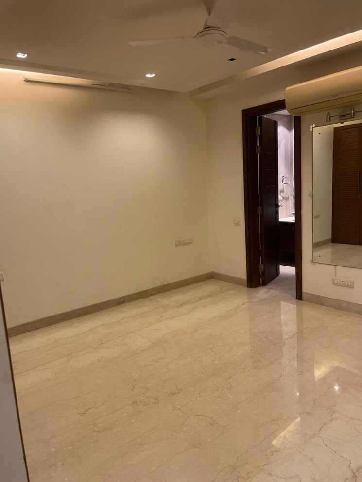 Room, greater kailash i 3 Bedroom 250 Sq.Yd. Builder Floor In Greater Kailash I Delhi 8907953