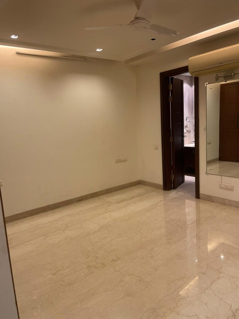 Room, greater kailash i 3 Bedroom 250 Sq.Yd. Builder Floor In Greater Kailash I Delhi 8907953