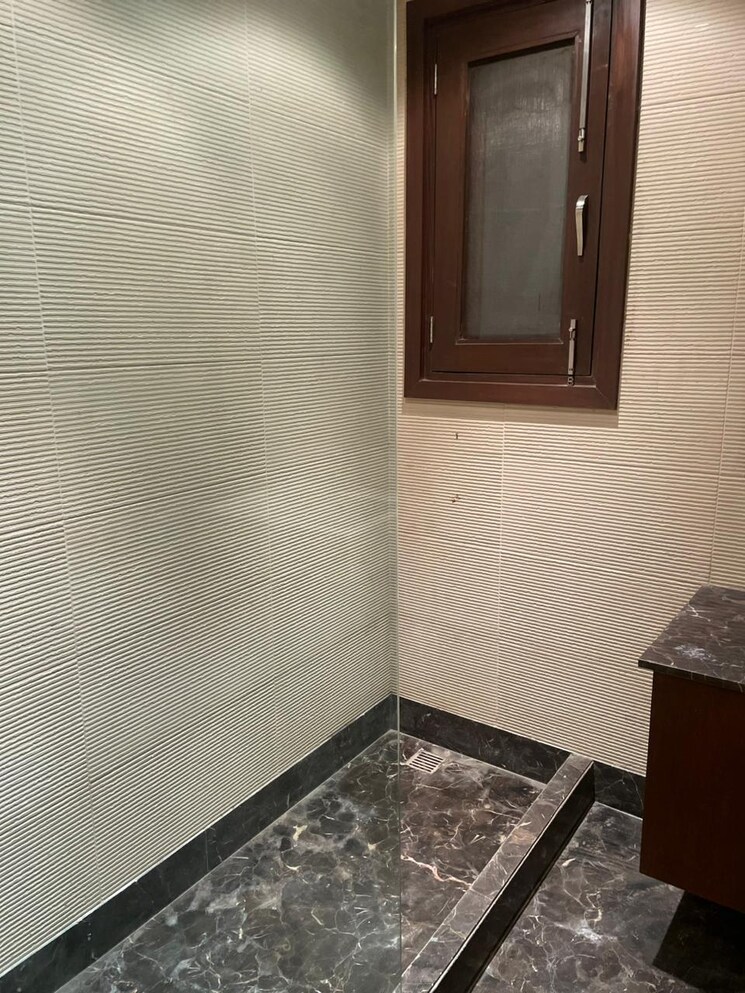 Bathroom, greater kailash i 3 Bedroom 250 Sq.Yd. Builder Floor In Greater Kailash I Delhi 8907953