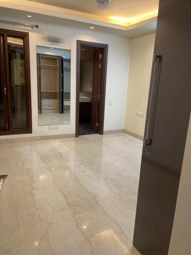 Room, greater kailash i 3 Bedroom 250 Sq.Yd. Builder Floor In Greater Kailash I Delhi 8907953