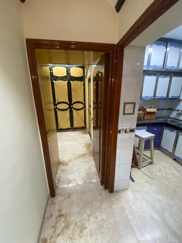 Room in 3 BHK Apartment at Brindavan CHS, Andheri East – for Rent