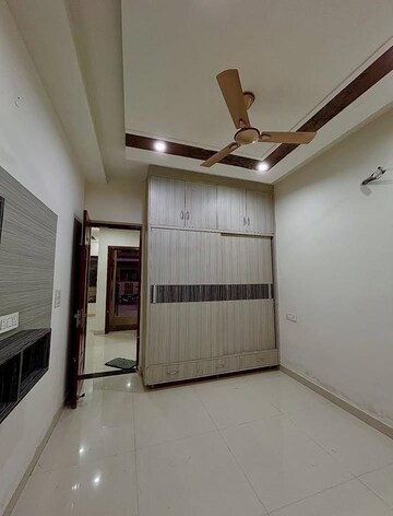 Room in 4 BHK Builder Floor at Sector 31 – for Rent
