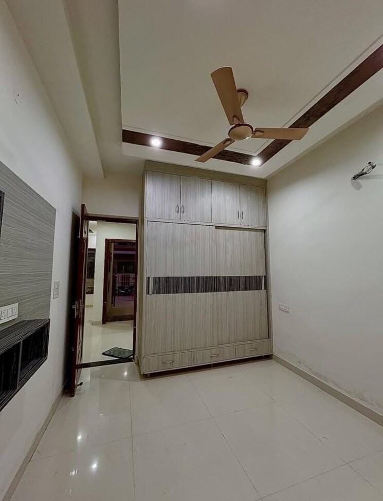 Room, sector 31 4 Bedroom 3150 Sq.Ft. Builder Floor In Sector 31 Faridabad 8907955
