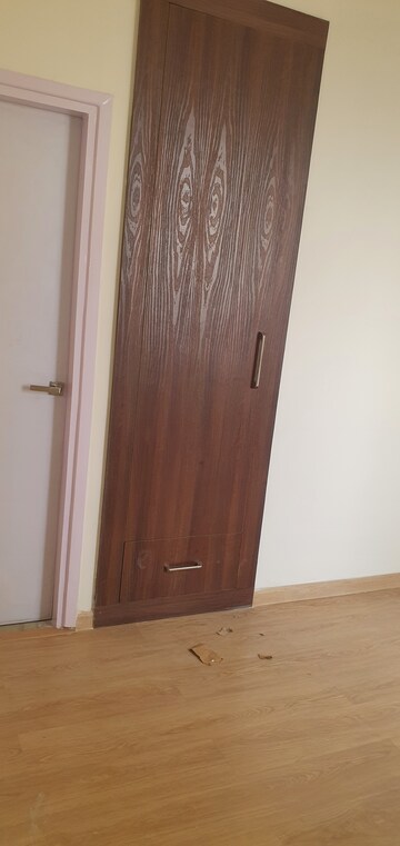 Room in 2.5 BHK Builder Floor at Emaar The Palm Drive-Palm Studios, Sector 66 – for Rent