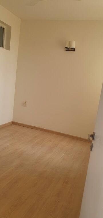 Room in 2.5 BHK Builder Floor at Emaar The Palm Drive-Palm Studios, Sector 66 – for Rent