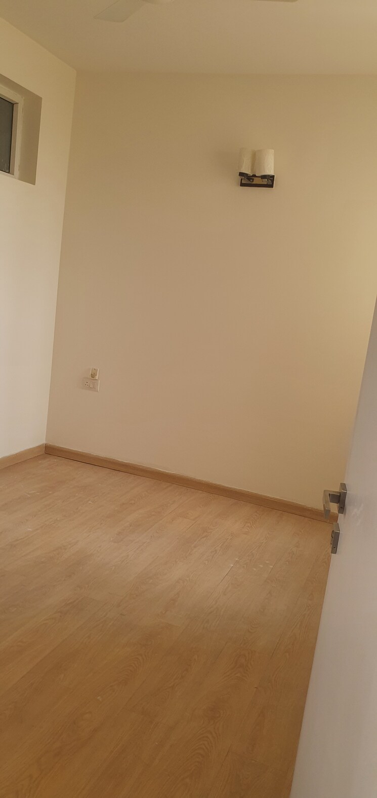 Room, emaar-the-palm-drive-palm-studios 2.5 Bedroom 1150 Sq.Ft. Builder Floor In Sector 66 Gurgaon 8908008