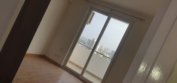 Room in 2.5 BHK Builder Floor at Emaar The Palm Drive-Palm Studios, Sector 66 – for Rent