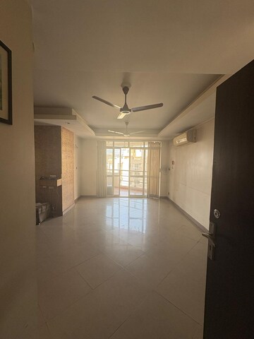 Room in 3.5 BHK Apartment at Eldeco Olympia, Sector 93a – for Rent