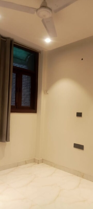 Room in 1 BHK Builder Floor at Panchsheel Vihar – for Rent