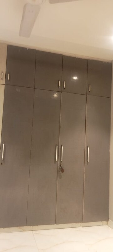Furnished Amenities in 1 BHK Builder Floor at Panchsheel Vihar – for Rent