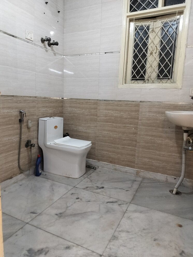 Bathroom, chattarpur 3 Bedroom 1050 Sq.Ft. Builder Floor In Chattarpur Delhi 8908064