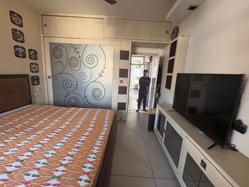 Room in 3 BHK Apartment at Gulshan Vivante, Sector 137 – for Rent