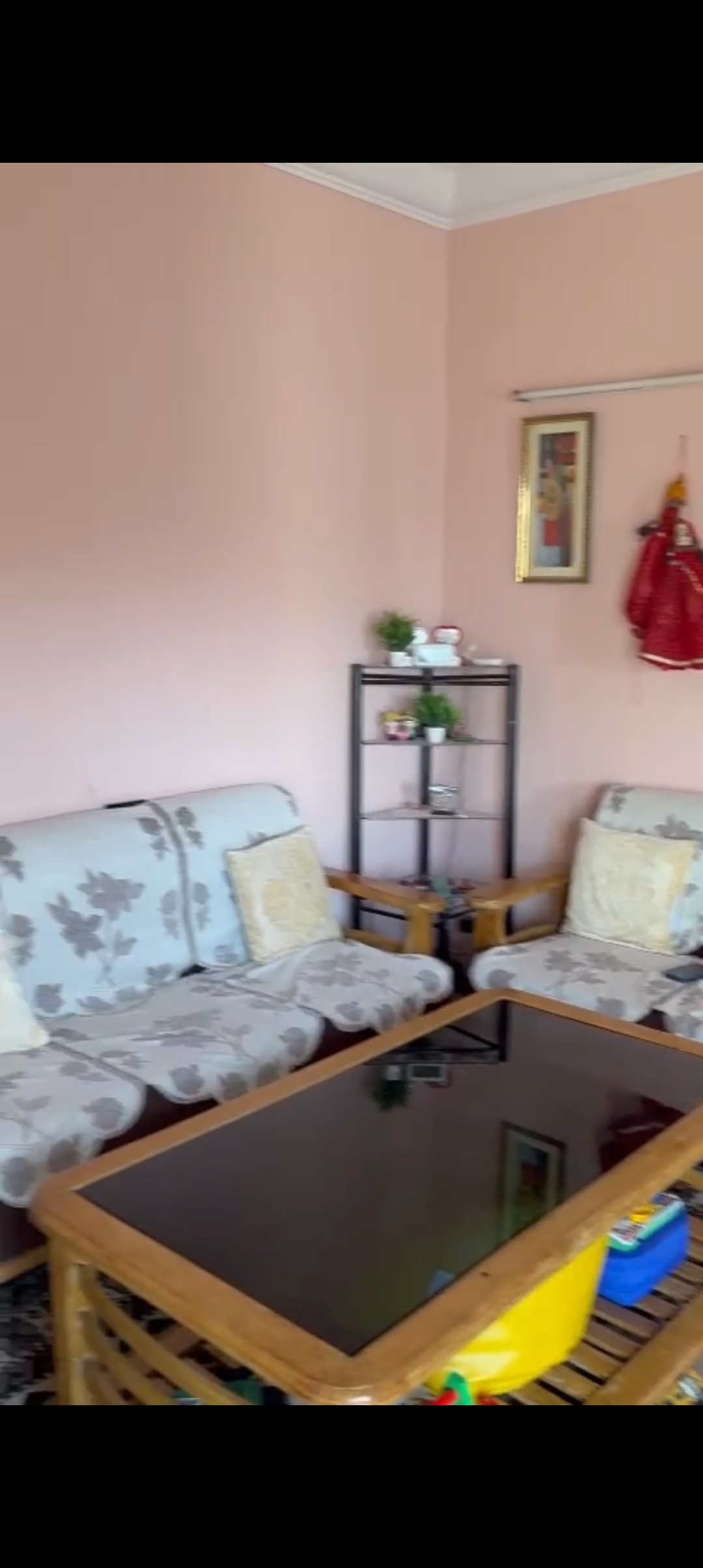 2 BHK Apartment For Rent in Paramount Floraville