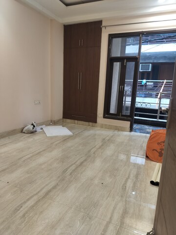 Room in 3 BHK Builder Floor at Chattarpur – for Rent