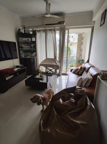 2 BHK Apartment For Rent in Satnam Apartment, Khar West