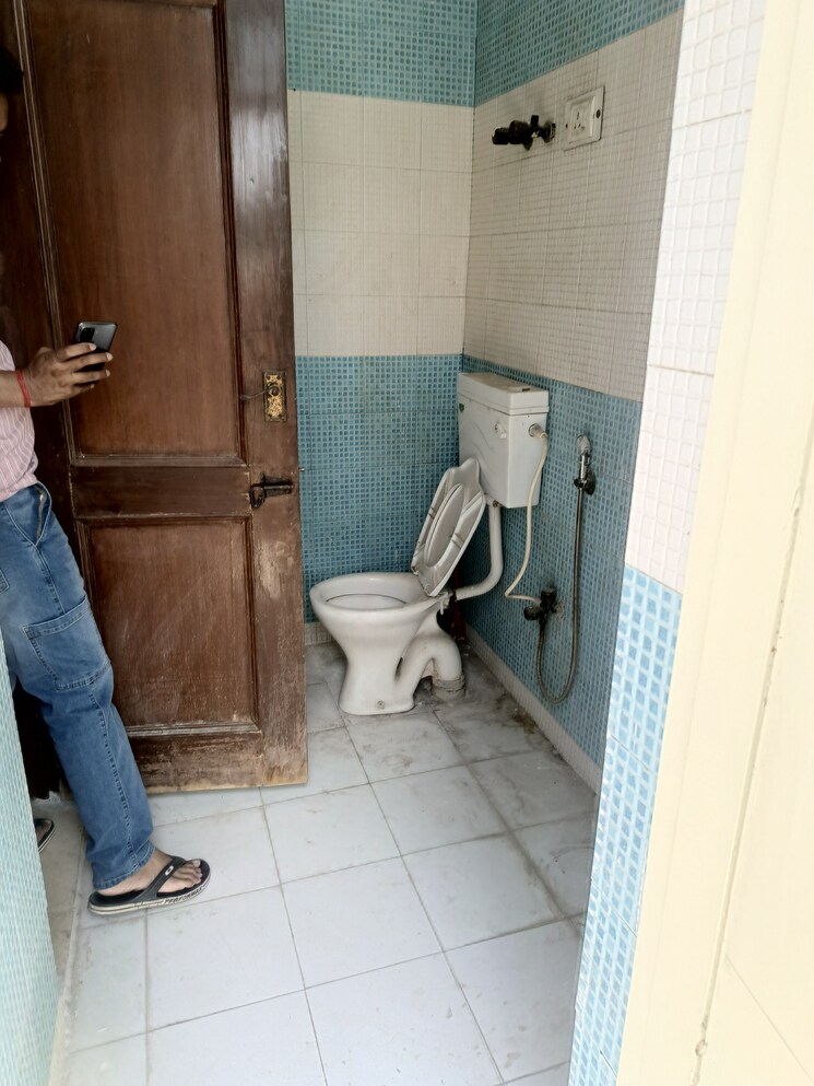 Bathroom, sector 36 2 Bedroom 210 Sq.Mt. Independent House In Sector 36 Noida 8908250