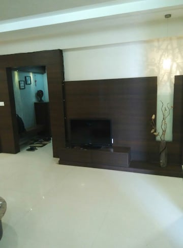 Room in 4 BHK Apartment at Thaltej – for Rent