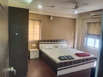 Bedroom in 4 BHK Apartment at Thaltej – for Rent