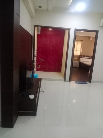 Room in 4 BHK Apartment at Thaltej – for Rent