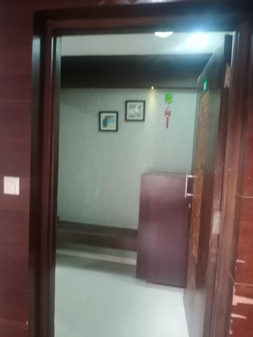 Room in 4 BHK Apartment at Thaltej – for Rent