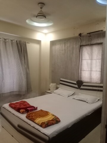 Master Bedroom in 4 BHK Apartment at Thaltej – for Rent