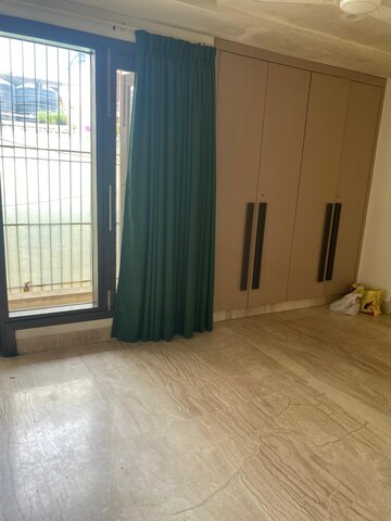 Room in 4 BHK Builder Floor at Hauz Khas – for Rent