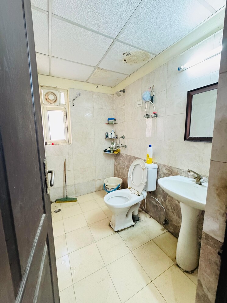 Master Bedroom, aims-golf-city 3.5 Bedroom 1700 Sq.Ft. Apartment In Sector 75 Noida 8908331