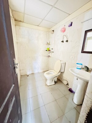 Bathroom in 3.5 BHK Apartment at Aims Golf City, Sector 75 – for Sale