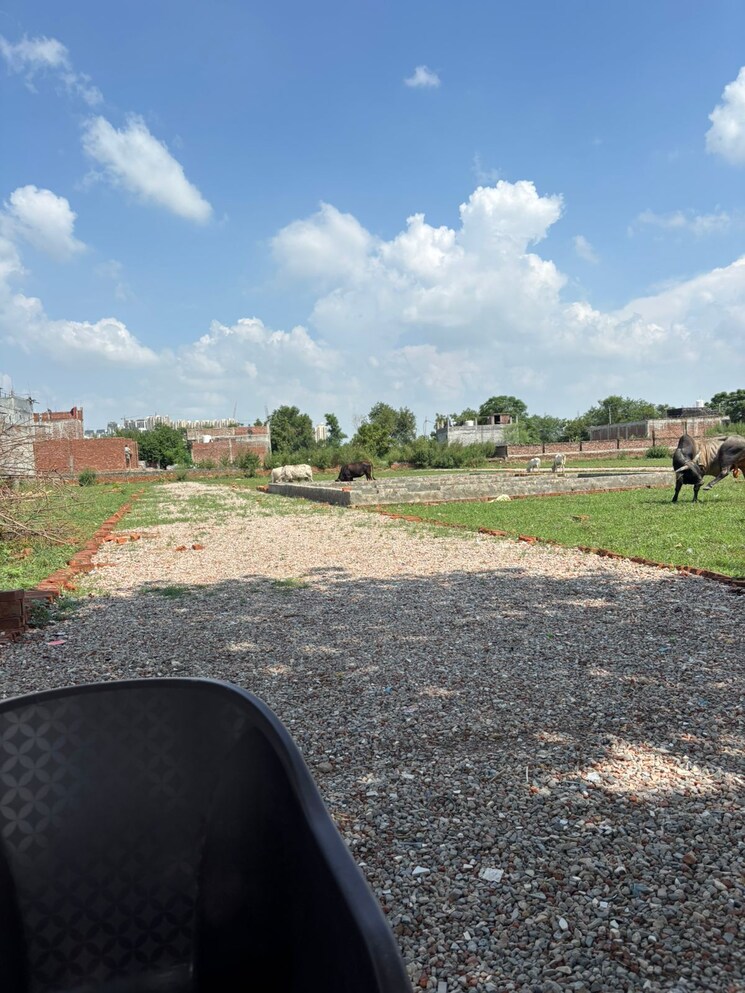 undefined, sector 123  80 Sq.Yd. Plot In Sector 123 Noida 8908351