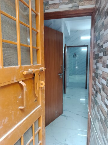 Room in 2 BHK Apartment at Sarita Vihar – for Rent