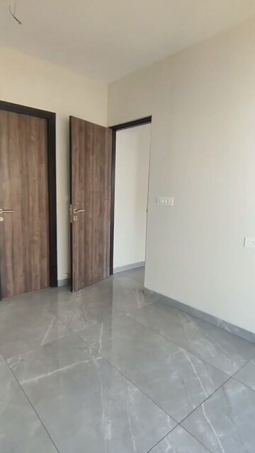 Room in 2 BHK Apartment at Hubtown Ruby, Andheri West – for Rent