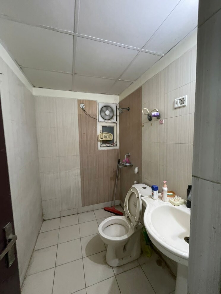Bathroom, supertech-livingston 2 Bedroom 683 Sq.Ft. Apartment In Sain Vihar Ghaziabad 8908415