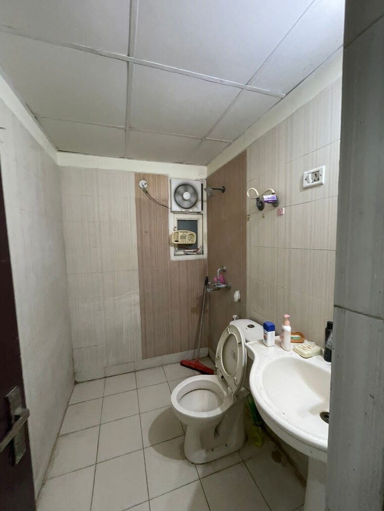 Bathroom, supertech-livingston 2 Bedroom 683 Sq.Ft. Apartment In Sain Vihar Ghaziabad 8908415