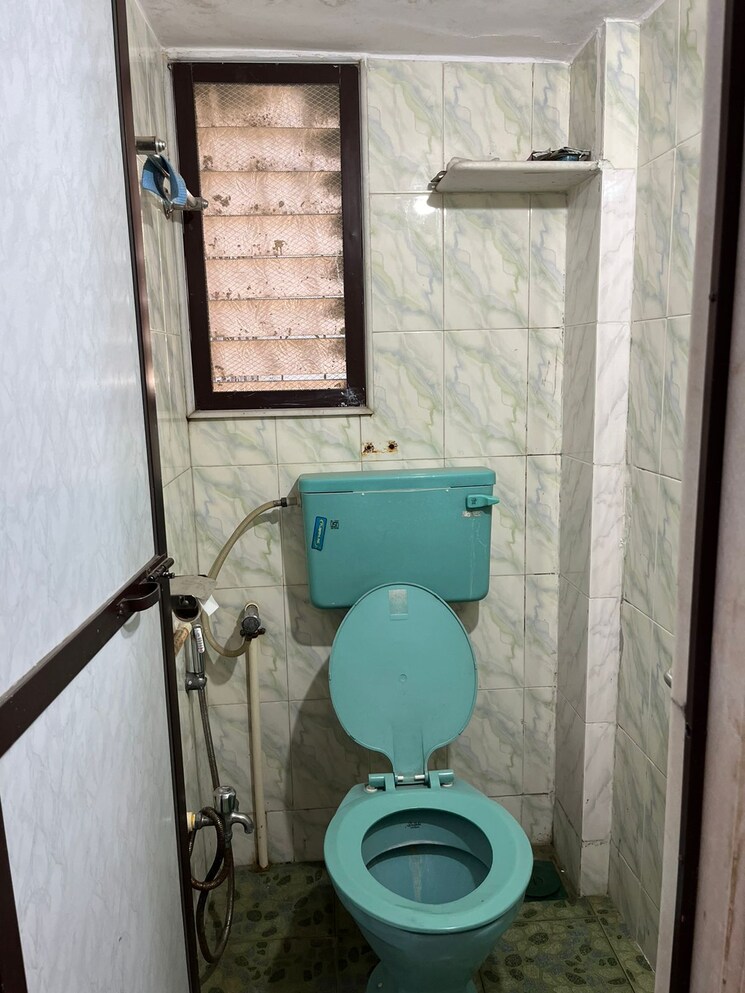 Bathroom, sai-baba-complex-goregaon 1 Bedroom 630 Sq.Ft. Apartment In Goregaon East Mumbai 8908430