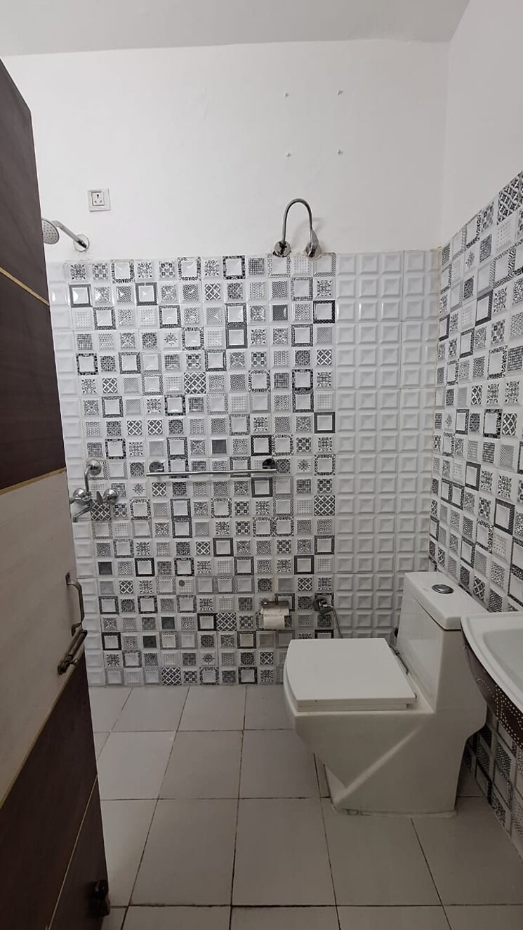 Bathroom, gmada-eco-city 3 Bedroom 200 Sq.Ft. Builder Floor In North Mullanpur Chandigarh 8908446