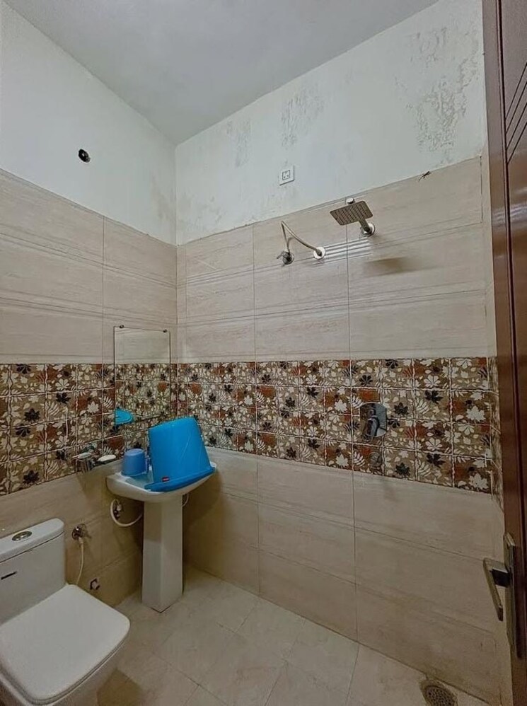 Bathroom, sector 35 4 Bedroom 3150 Sq.Ft. Builder Floor In Sector 35 Faridabad 8908522