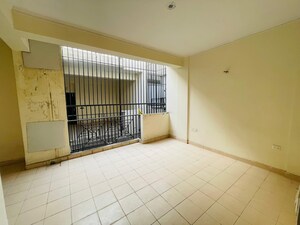 Room in 3 BHK Apartment at Nirala Estate II, Tech Zone 4 Greater Noida – for Sale