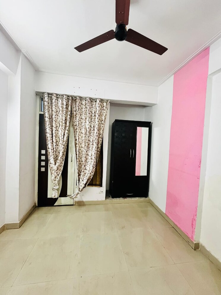 Bedroom, mahagun-mascot 3 Bedroom 1550 Sq.Ft. Apartment In Sain Vihar Ghaziabad 8908530
