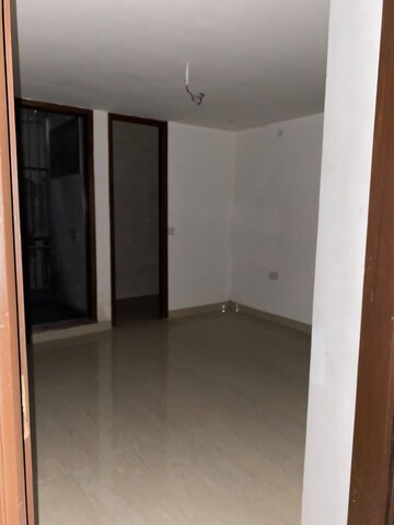 Room in 4 BHK Apartment at Vasant Kunj – for Rent