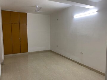 Room in 4 BHK Apartment at Vasant Kunj – for Rent